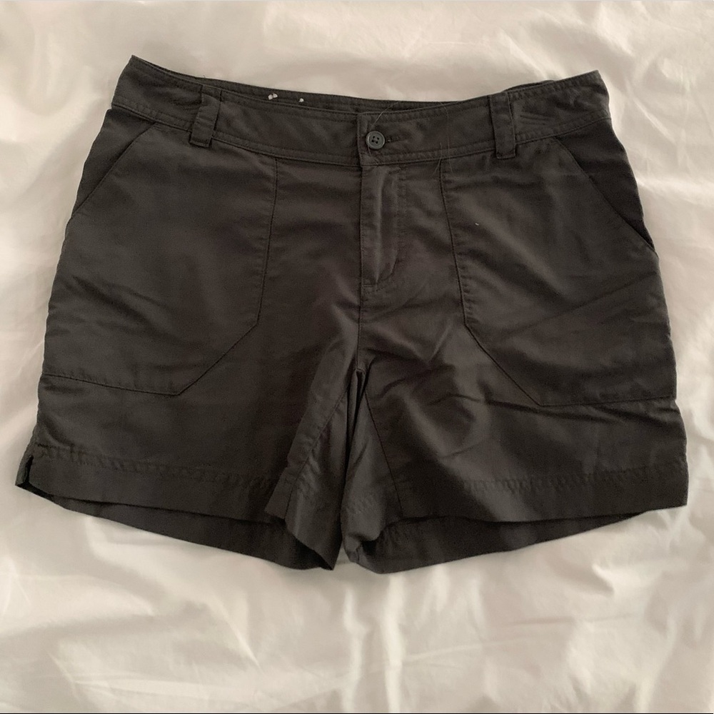 COLUMBIA GRAY OUTDOOR SHORTS WOMENS SIZE 6